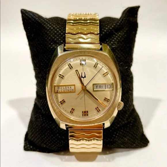 『bulova accutron』ゴールドカラー クォーツ 懐中時計 Accutron by Bulova 27P01 Women's Swiss Made Gold Tone